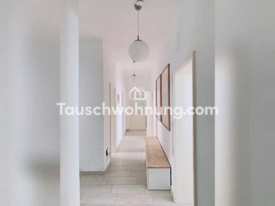Tauschwohnung: Zentrale Große Wohung mit Parket und hohen Decken