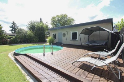 Bezugsfreies EFH mit Garten, Pool und Garage in ruhiger Lage