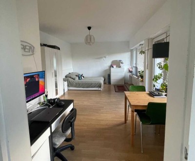 Stilvolle 1-Zimmer-Wohnung mit Balkon, Stellplatz und Keller