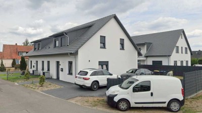 Moderne und hochwertige Doppelhaushälfte mit Terrasse, Garten, Einbauküche etc.