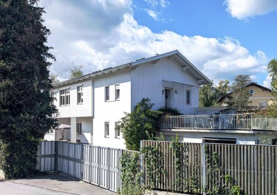 Zweifamilienhaus mit 2 Wintergärten, 3 Garagen und Garten in Anger/ Oberfeistritz
