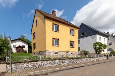 IHR NEUES ZUHAUSE! Charmantes Haus mit Charme und großzügigem Grundstück