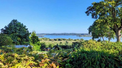 Exklusives Einfamilienhaus mit Seeblick und Pool