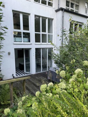 Gepflegte vollmöblierte 4-Zimmer (Penthouse) Wohnung mit Terrasse, Garage, Wintergarten  und Balkon