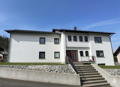 Wohnen, Vermieten, Gestalten: Zweifamilienhaus in Weierbach mit Entwicklungspotential