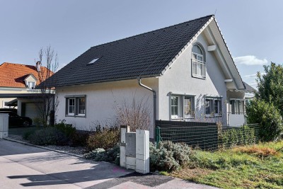 Hervorragendes Einfamilienhaus mit Blick zur Burgruine Emmerberg westlich von Wr. Neustadt