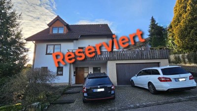 Reserviert - Freistehendes Einfamilienhaus mit Einliegerwohnung & Doppelgarage