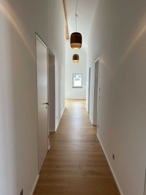 Exklusive 3-Zimmer-Wohnung mit Süd-West-Dachterrasse und Kaminofen in ruhiger Wohngegend