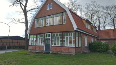 Sanierte 2,5-Zimmer Altbauwohnung mit Wintergarten und Einbauküche in Fredenbeck/Schwinge