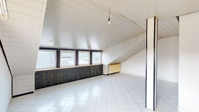 Toll aufgeteilte Dachgeschosswohnung mit Balkon. Lassen Sie sich begeistern.