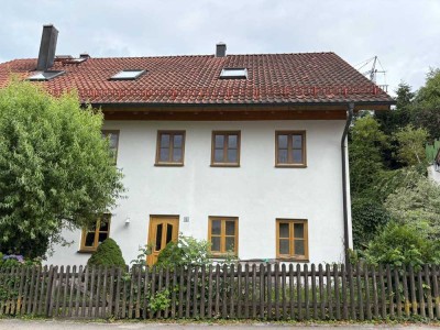 Preiswerte 7-Zimmer-Doppelhaushälfte in Finning