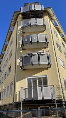 Helle 3-Zimmer-Hochparterre-Wohnung mit Balkon in Würzburg-Sanderau