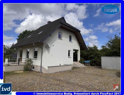 Modernes unterkellertes Einfamilienhaus auf großzügigem Grundstück