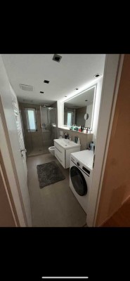 Stilvolle 2-Zimmer-Erdgeschosswohnung mit Garten, hochwertiger Sanierung & TG-Stellplatz
