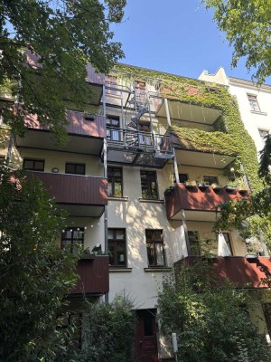 „Stilvoll modernisierte Altbauwohnung von 1891 mit Südbalkon und Parkett“
