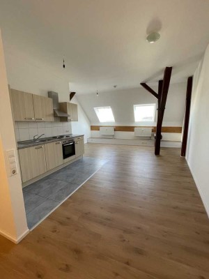 Modernisierte 2,5 Zimmer Wohnung mit Altbau-Charme