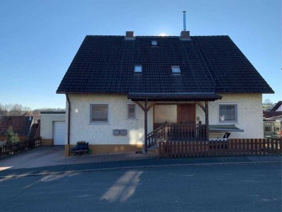Ein "Raumwunder" ... frei stehendes 2-Fam.-Haus mit ELW, herrlichem Fernblick, Garage und Garten !!!