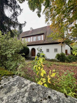 Grünwalder Rohdiamant * Charmantes Einfamilienhaus mit großem Potential zur individuellen Gestaltung
