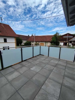 Helle 4 Zimmer Whg. mit Süd-Balkon, EBK zur Ablöse, Lift, Carport