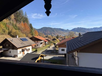 Traumhafte 3-Zimmer Dachgeschosswohnung in Bad Wiessee mit See- und Bergblick
