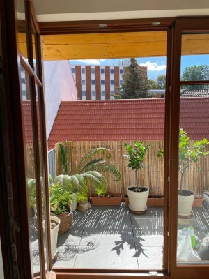 Geschmackvolle 2-Zimmer-Maisonette-Wohnung mit lux. Innenausstattung mit Balkon und EBK