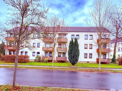 Kapitalanlage: Vermietete 2-Raum mit Balkon & Stellplatz in verkehrsgünstiger Lage nahe Dresden