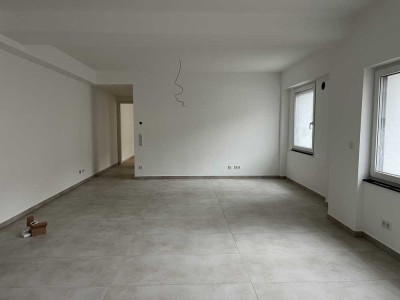 Erstbezug nach energetischer Sanierung - Stufenlose Erdgeschosswohnung mit Terrasse