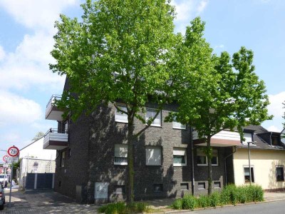 Haus im Haus: Großzügig geschnittene EG-Wohnung mit Garten und Terrasse in Alstaden