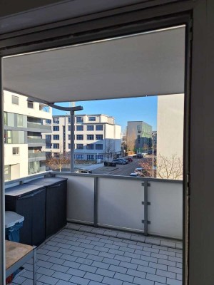 helle 3,5 Zimmer Wohnung mit überdachtem Balkon