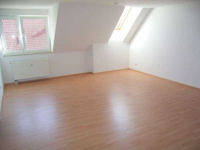 **2-Zimmer-Dachgeschoss Wohnung ohne Balkon in zentraler Lage**