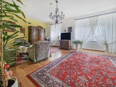 wunderschöne Altbauwohnung im Dachgeschoss mit Gartennutzung - ausbaubar zu Maisonette-Wohnung