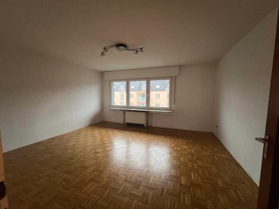 freundliche Wohnung in Mülheim Saarn mit Küche und Garage