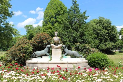 BAD HOMBURG - NAHE SCHLOSSPARK: ATTRAKTIVES 3-FAMILIENHAUS- KOMPLETT FREI