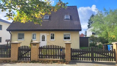 Freistehendes Haus auf großem Grundstück mit extra Gartenhaus in Ahrensfelde