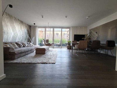 Stilvolle, zentrale 3-Zimmer-Wohnung mit Skylineblick & Designausstattung