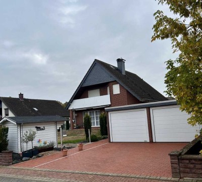 Einfamilienhaus DoppelGarage, 920 qm Grundstück, wunderbarem Garten, gehobene Ausstattung