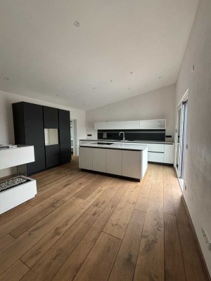 Stilvolle, neuwertige 2,5-Raum-Penthouse-Wohnung mit lux. Innenausstattung mit EBK in Ingolstadt