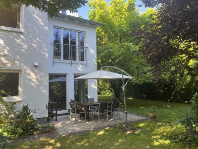 Modernes Einfamilienhaus mit traumhaften Gartengrundstück & Dachterrasse!