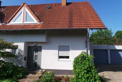 Attraktive Doppelhaushälfte mit Doppelgarage in ruhiger Lage von Stelzenberg