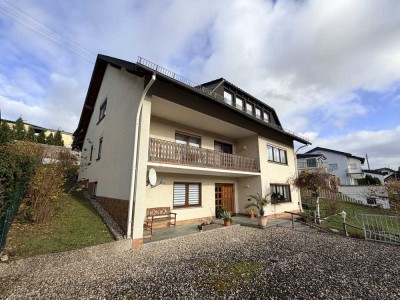 Großzügiges Einfamilienhaus mit Einliegerwohnung und Ausbaupotential!