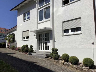 Großzügiges  Zweifamilienhaus mit Potenzial zur Dreifamiliennutzung
