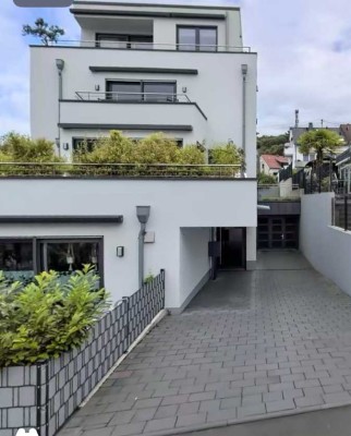 Exklusive, möblierte 4-Zimmer-Wohnung (140 m²) mit zwei Balkonen, Klimaanlage & Wallbox