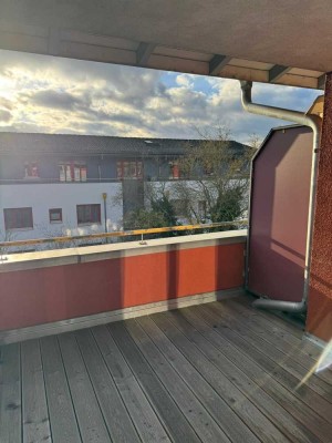 Stilvolle, gepflegte 4-Zimmer-Maisonette-Wohnung mit Balkon in Nuthetal