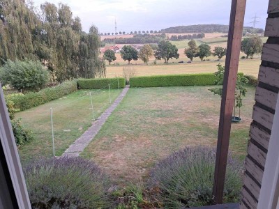 Helle 5 Zimmer-Wohnung mit großem Garten und Garagen- und Carportstellplatz in Hiddenhausen