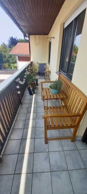 Helle 3 Zimmer Wohnung mit großen Balkon