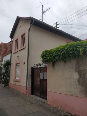 Einfamilienhaus mit EBK, mit Einliegerwohnung zur Untervermietung