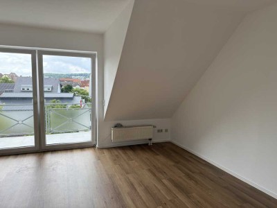 Renovierte 2-Zimmer-Dachgeschosswohnung mit gehobener Innenausstattung und neuer EBK in Bad Hersfeld