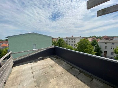 In großen Räumen schöner Wohnen mit Dachterrasse