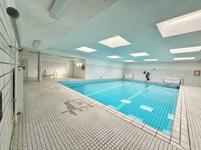 Schöne und helle 3-Zimmerwohnung mit 2 Balkonen, Schwimmbad und Tiefgaragenplatz