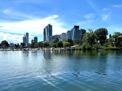 PROVISIONSFREI - THE WATERFRONT CURIOSITY - ABSOLUTE SELTENHEIT – EIGENGRUND BEI DER ALTEN DONAU!